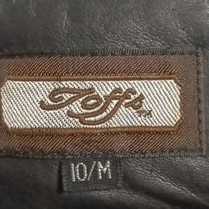 FINAL PRICE OFFS beautiful black leather skirt w a-lines in front 10/M